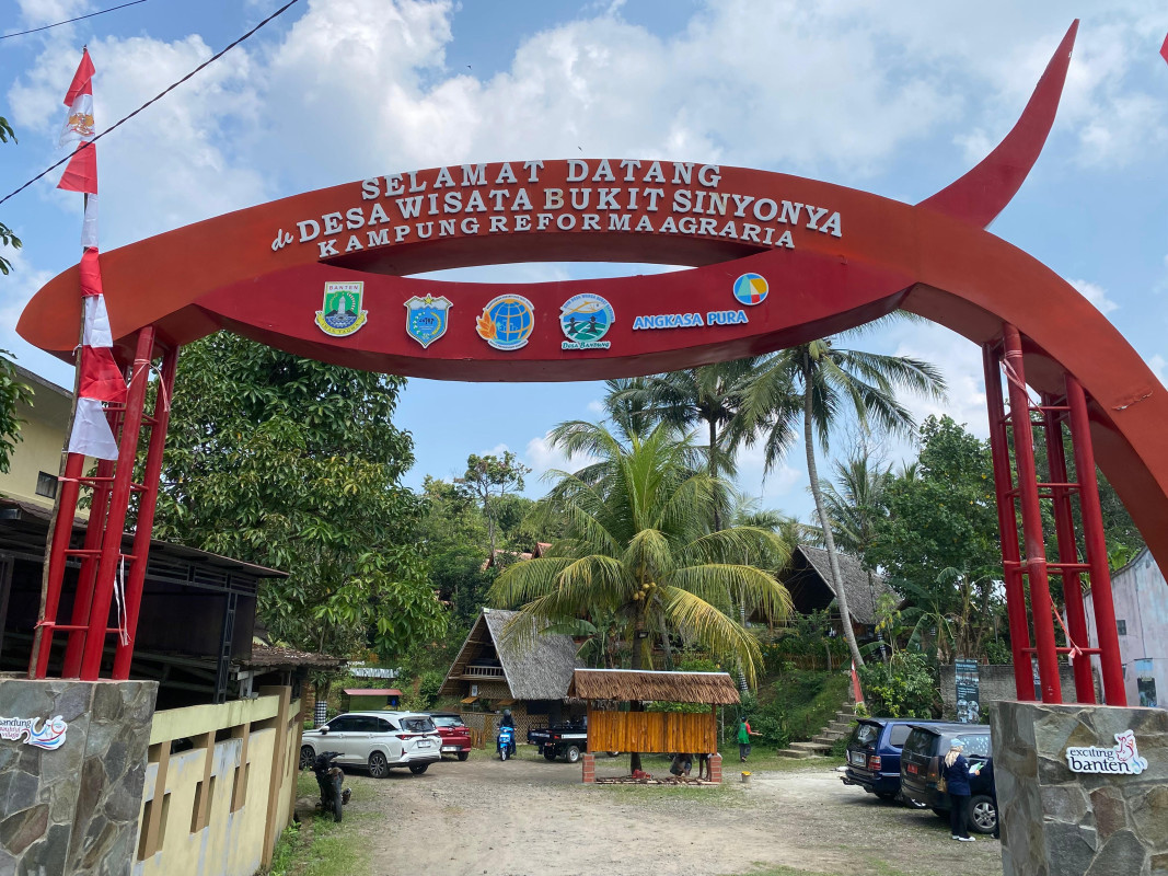 Dari Hutan Belantara Jadi Desa Wisata Bukit Sinyonya