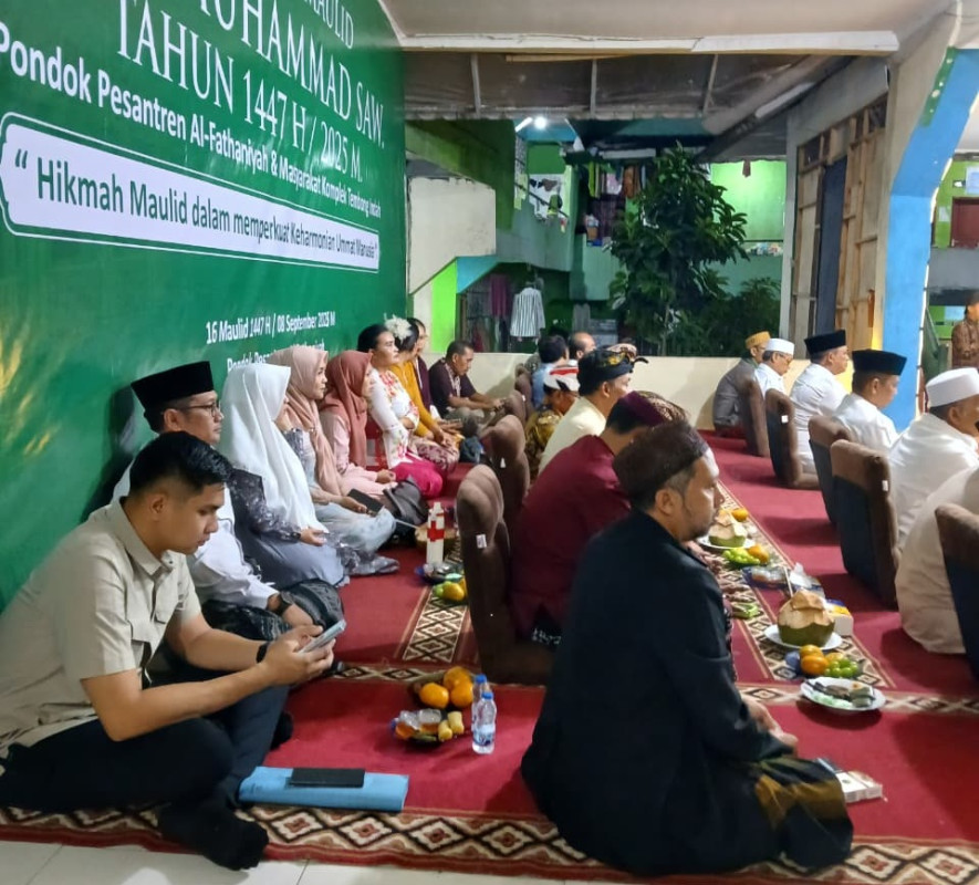 Gubernur Banten Bersama Kepala Biro Pemotda Setda Banten Hadiri Maulid Nabi di Pesantren Al-Fathaniyah Tengkele