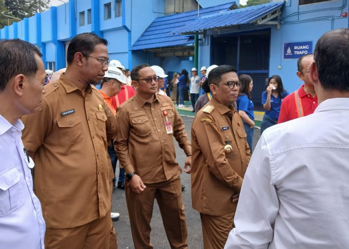Kepala Biro Pemotda Setda Banten mendampingi Gubernur Banten dalam Acara Peresmian Instalasi Pengolahan Air (IPA) di Pesanggrahan